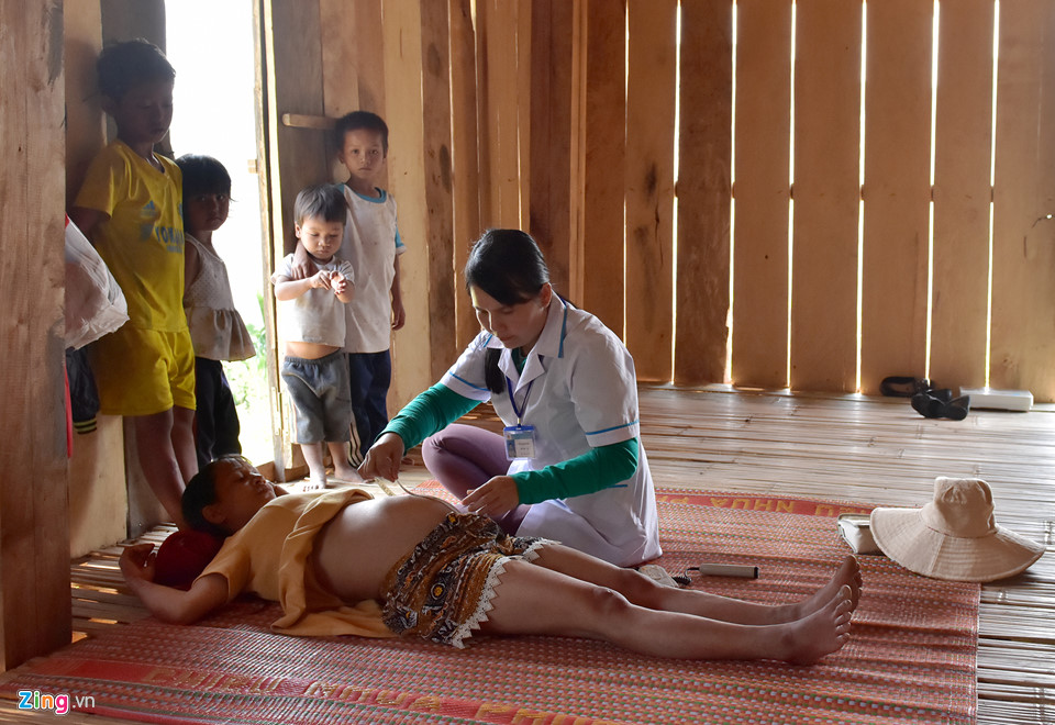 Tảo hôn, người phụ nữ 30 tuổi chuẩn bị vượt cạn lần thứ 6